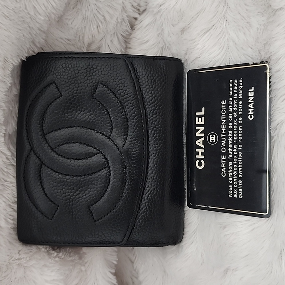 Authentic CHANEL caviar skin CoCo mark bifold Wallet